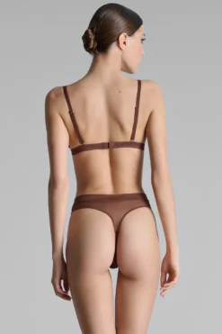 Corps à CorpsString taille haute