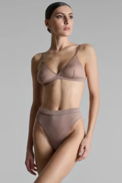 Corps à CorpsString taille haute